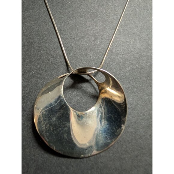 Sterling Silver 925 Italy Snake Chain Necklace With Circular Pendant - Picture 5 of 5